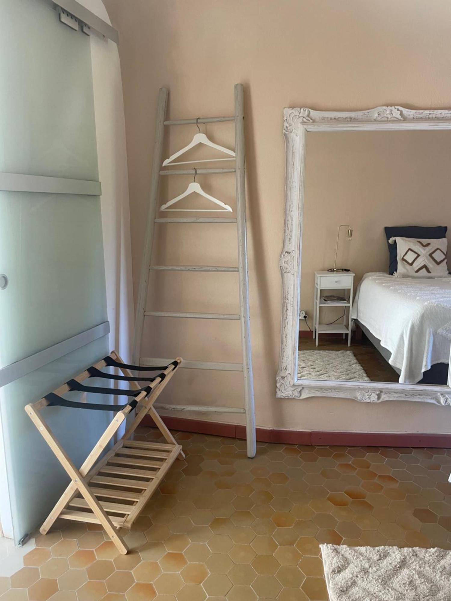 Maison Des Bourgades Saint-Julien-de-Peyrolas エクステリア 写真